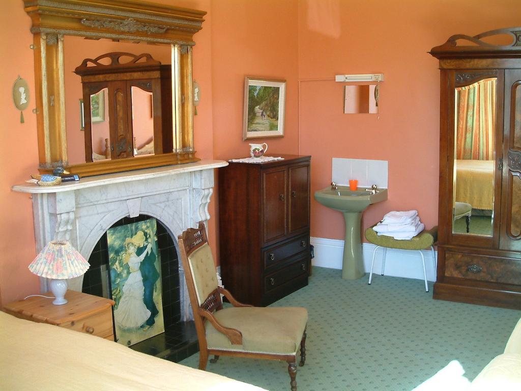 Claremont House Bed & Breakfast Dun Laoghaire Oda fotoğraf