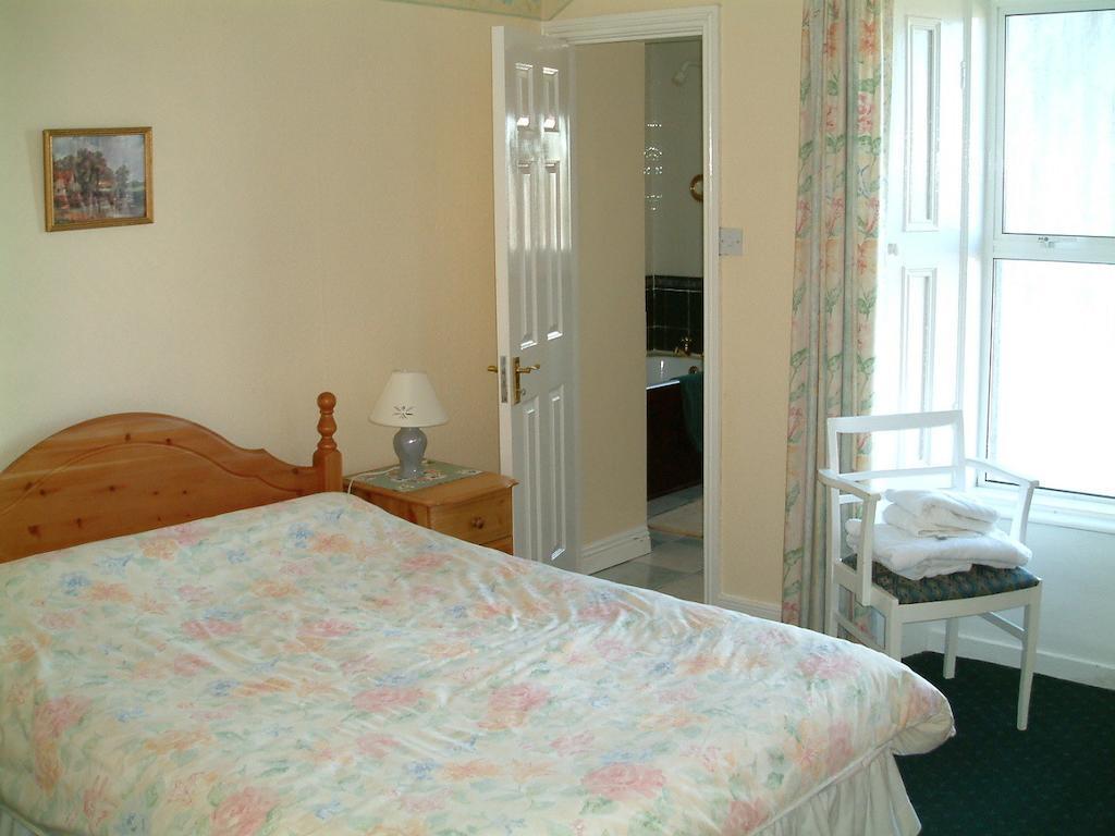 Claremont House Bed & Breakfast Dun Laoghaire Oda fotoğraf